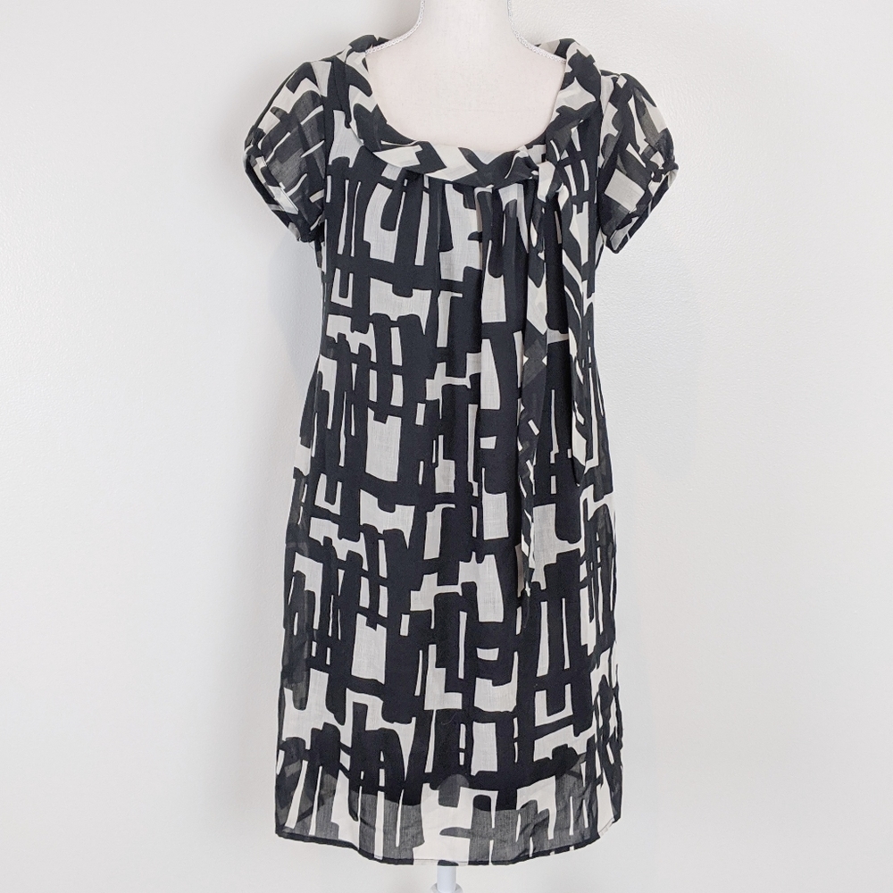 Signature by Robbie Bee. Size 6. Dress
